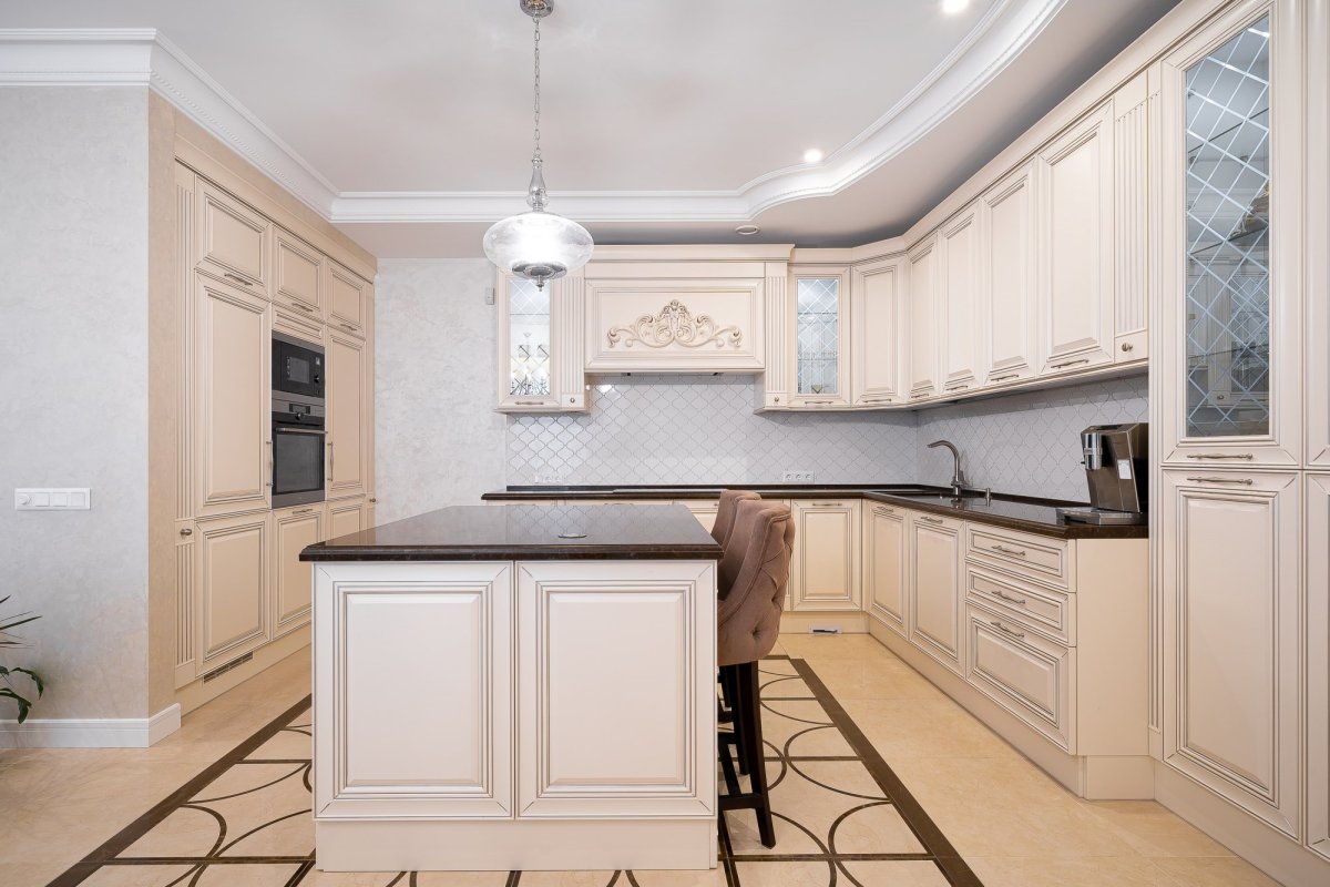 Монтичели с верхним и нижним карнизом Рими