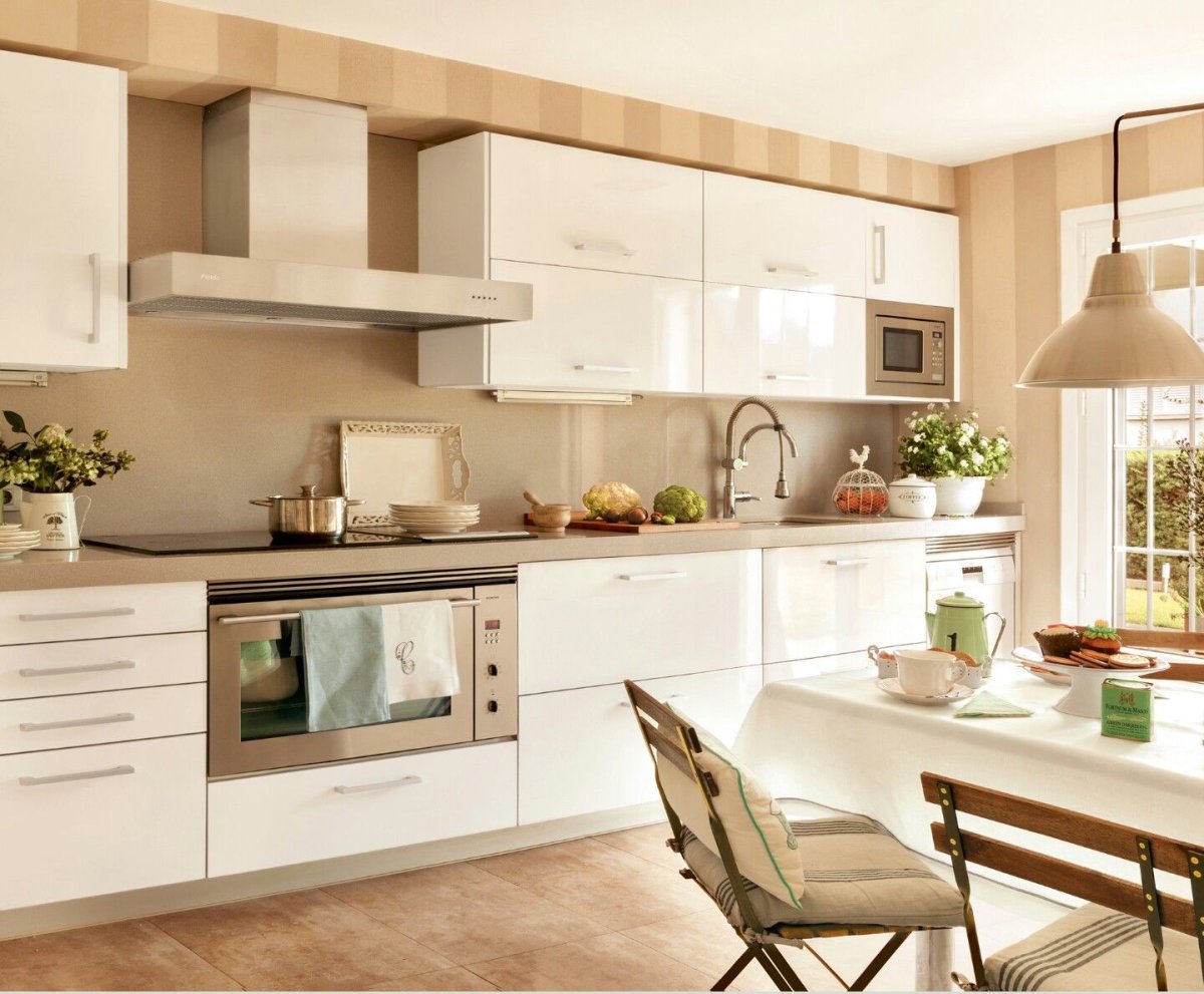 Бело бежевая кухня