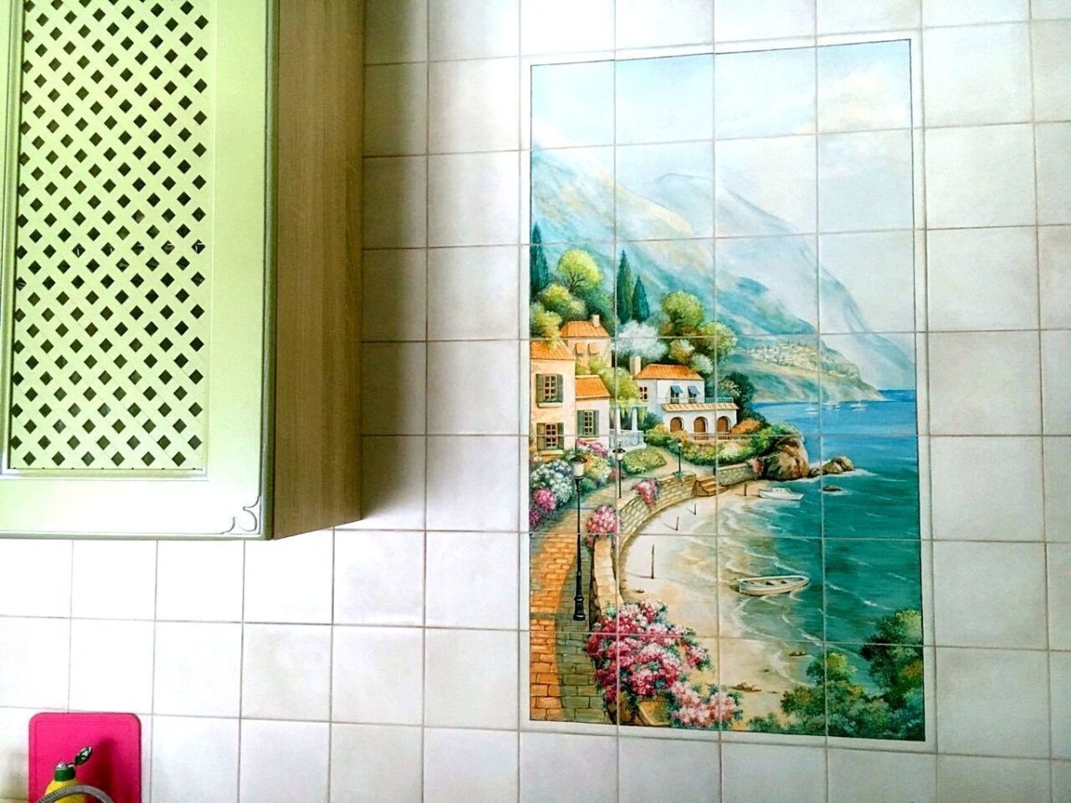 Панно из керамической плитки на стену