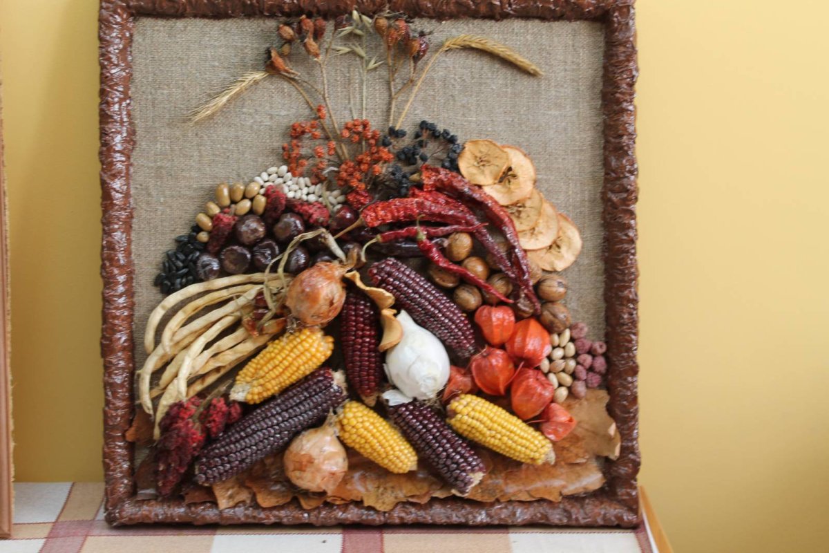 Панно из осенних материалов