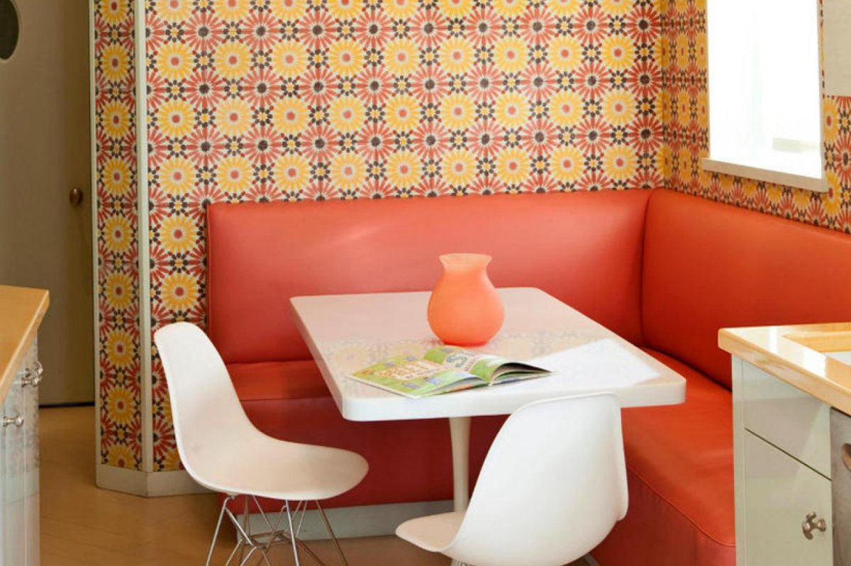 Расцветка обоев для маленькой кухни