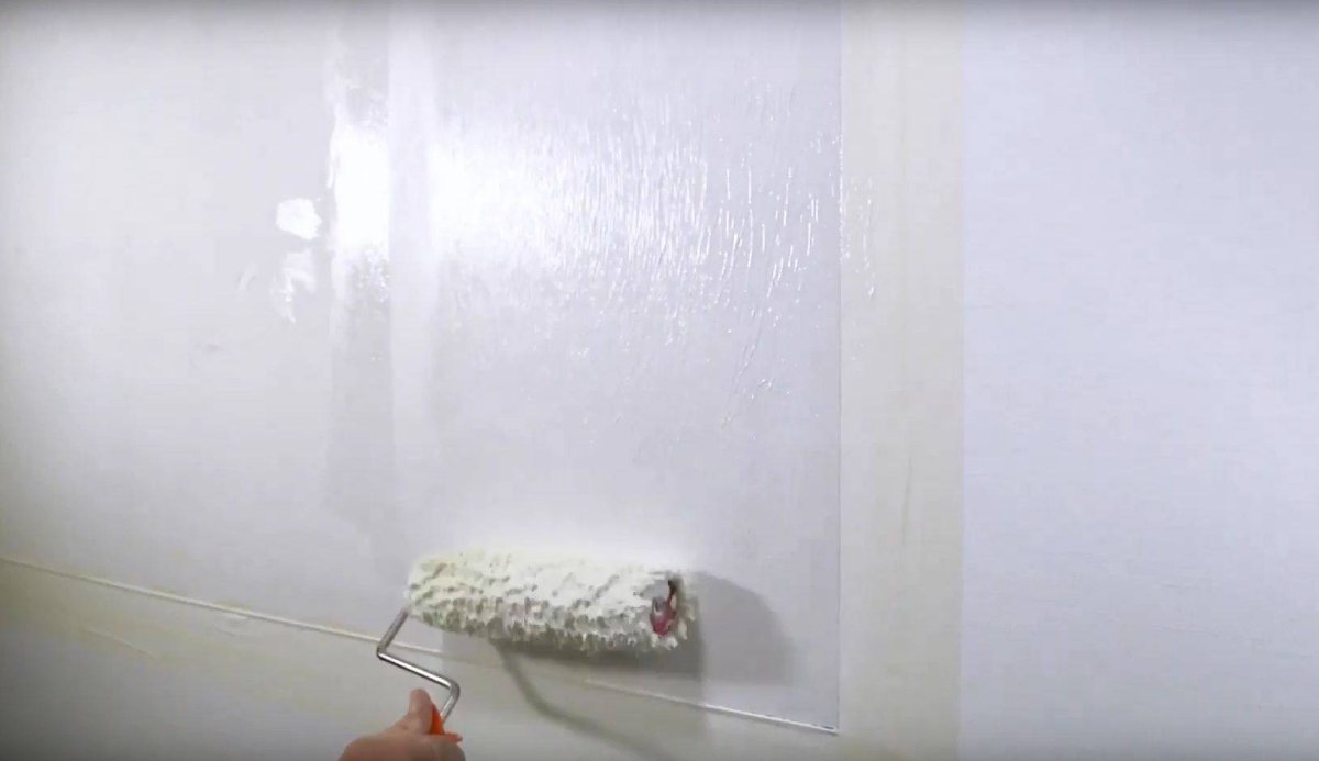 Покраска стен на стеклохолст