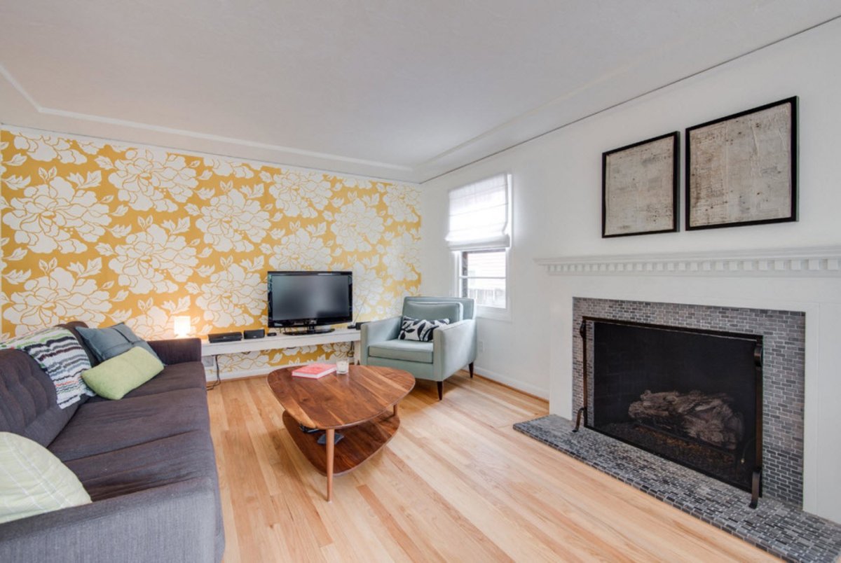 Обои в интерьере гостиной