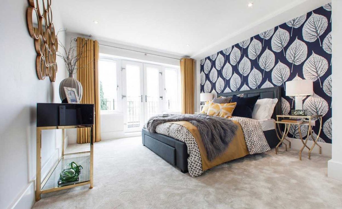 Яркая спальня в современном стиле