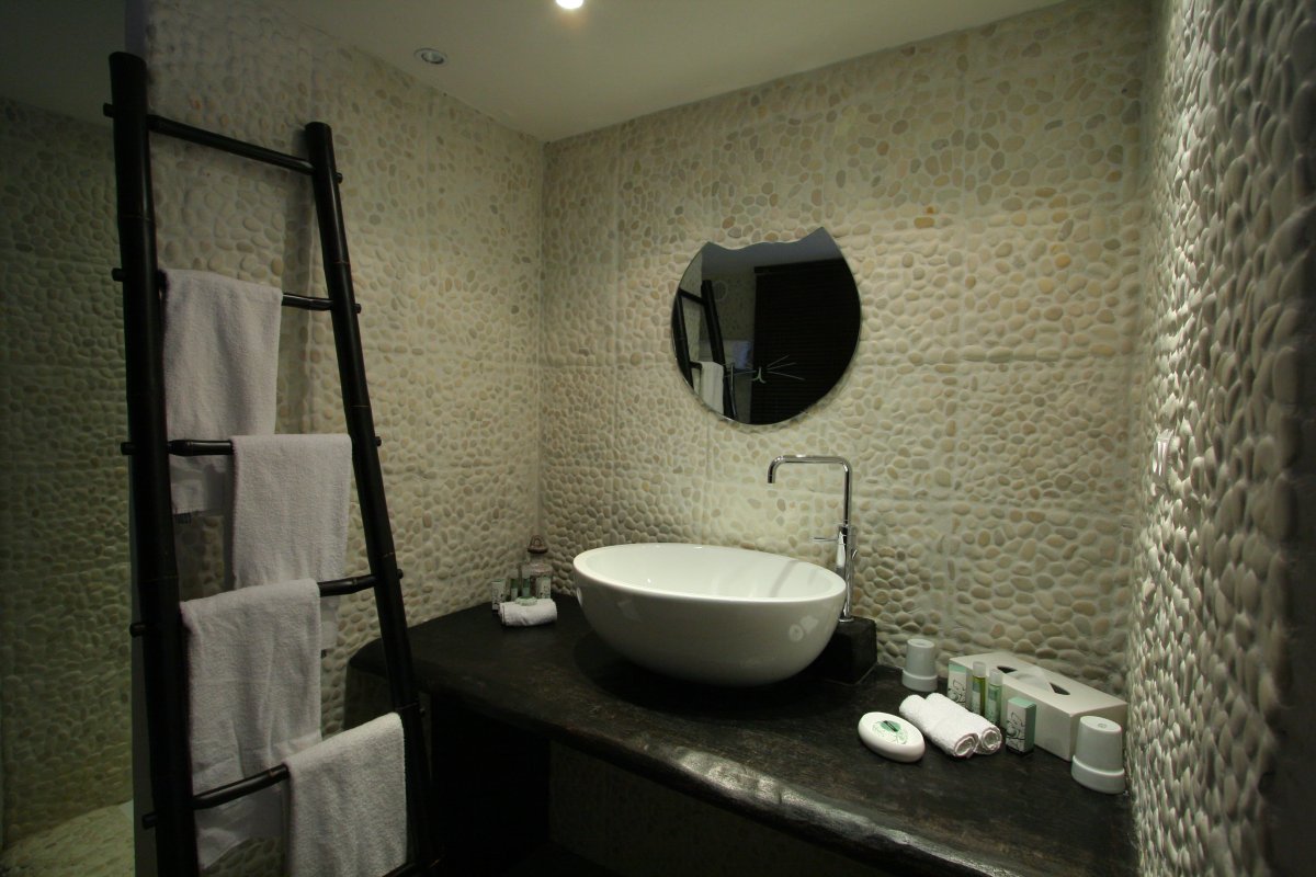 Ванная со стеклообоями