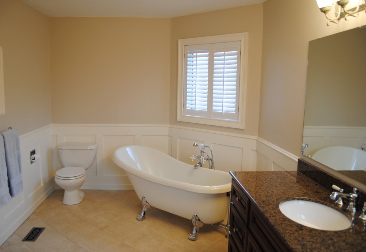 Ванная с окрашенными стенами