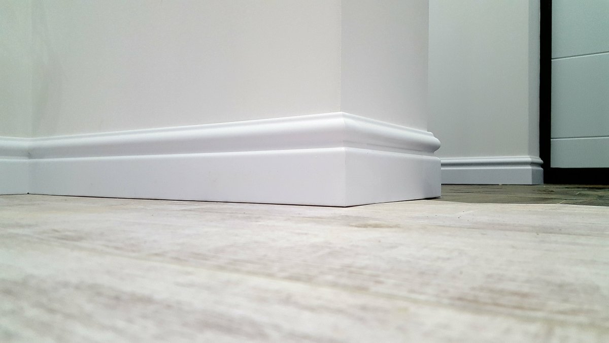 Полиуретановый плинтус