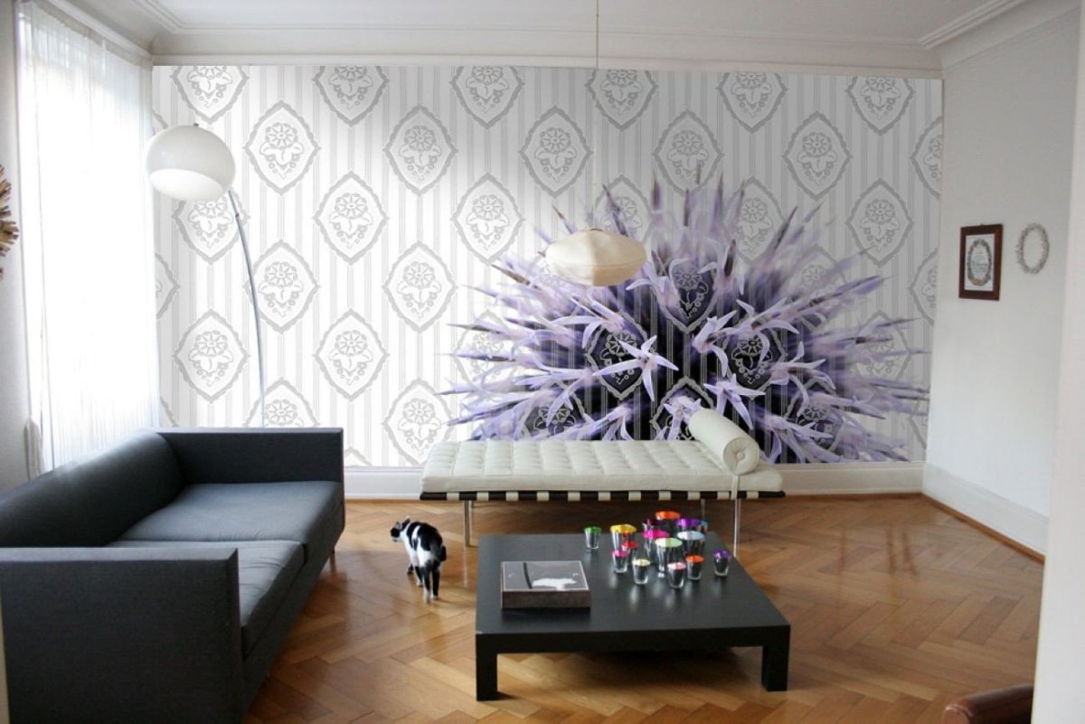 Обои на стене в гостиной