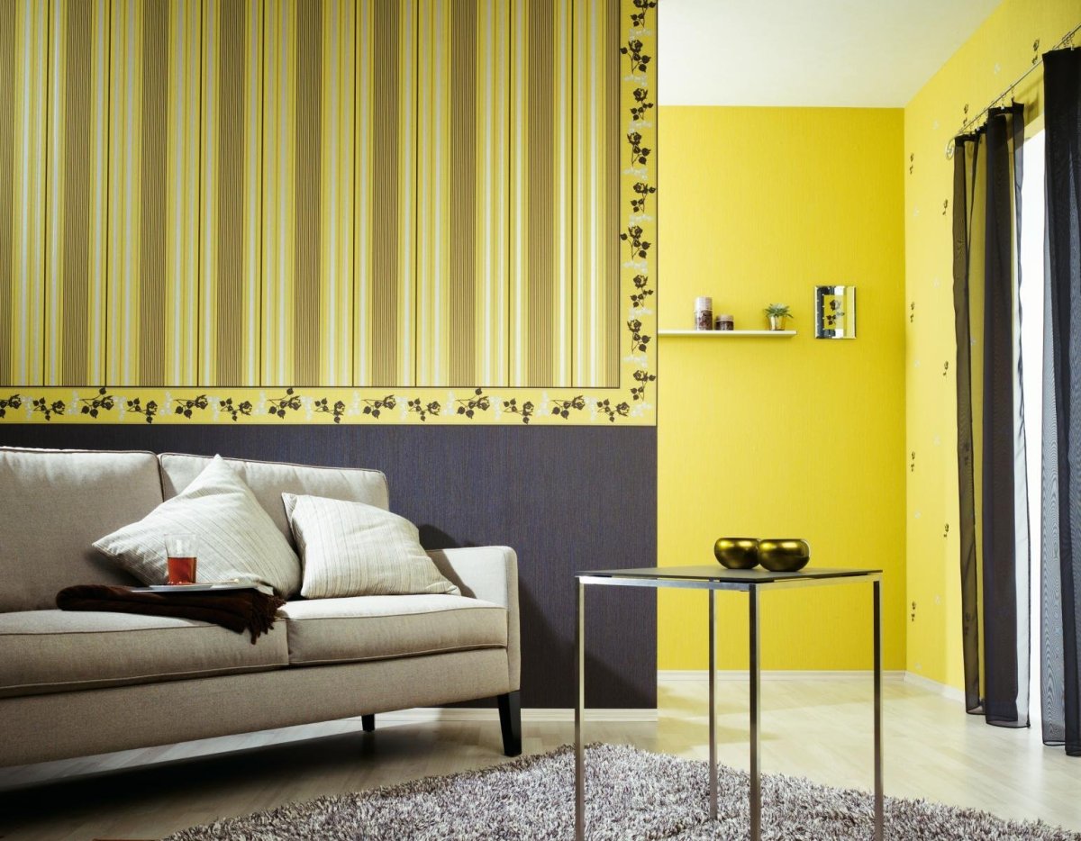 Варианты комбинирования обоев в гостиной