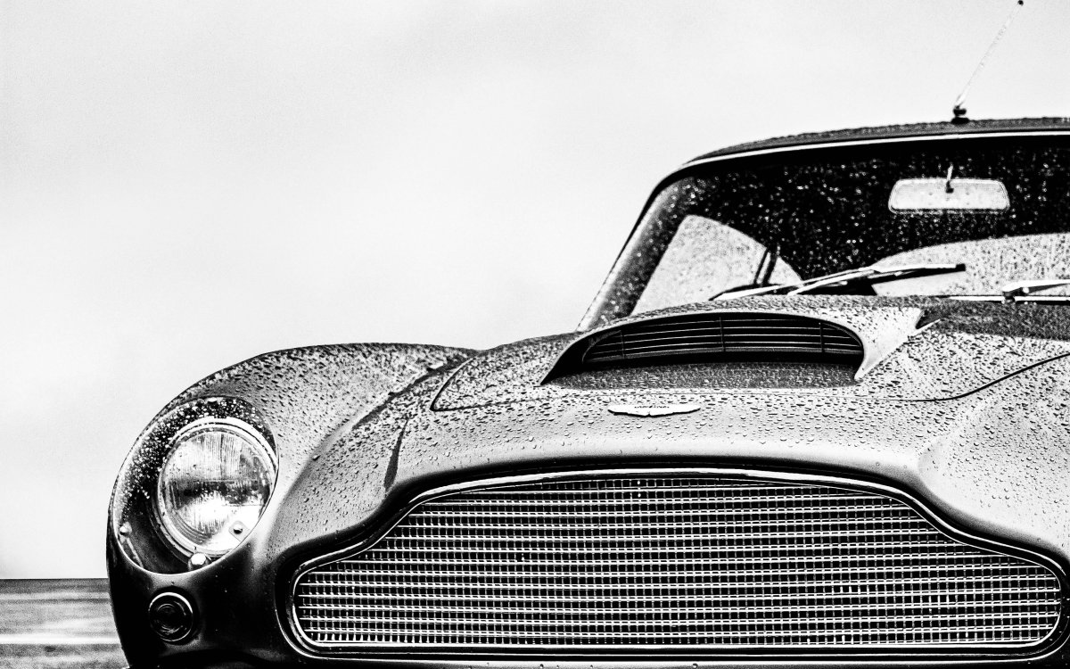 Астон Мартин чб