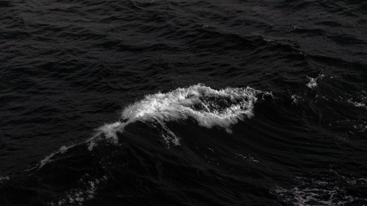 Темное море