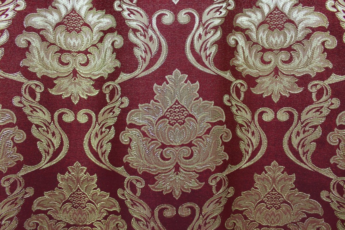 Шторы бордовые с золотом