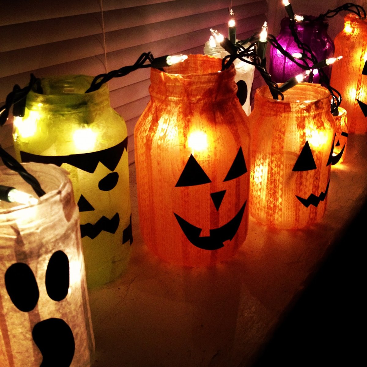 Украшение комнаты на Хэллоуин