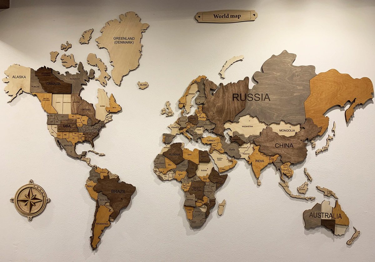 Карта мира из дерева