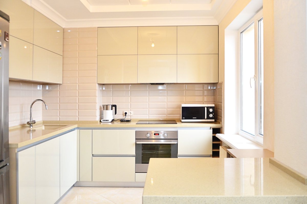 Бежевые кухни