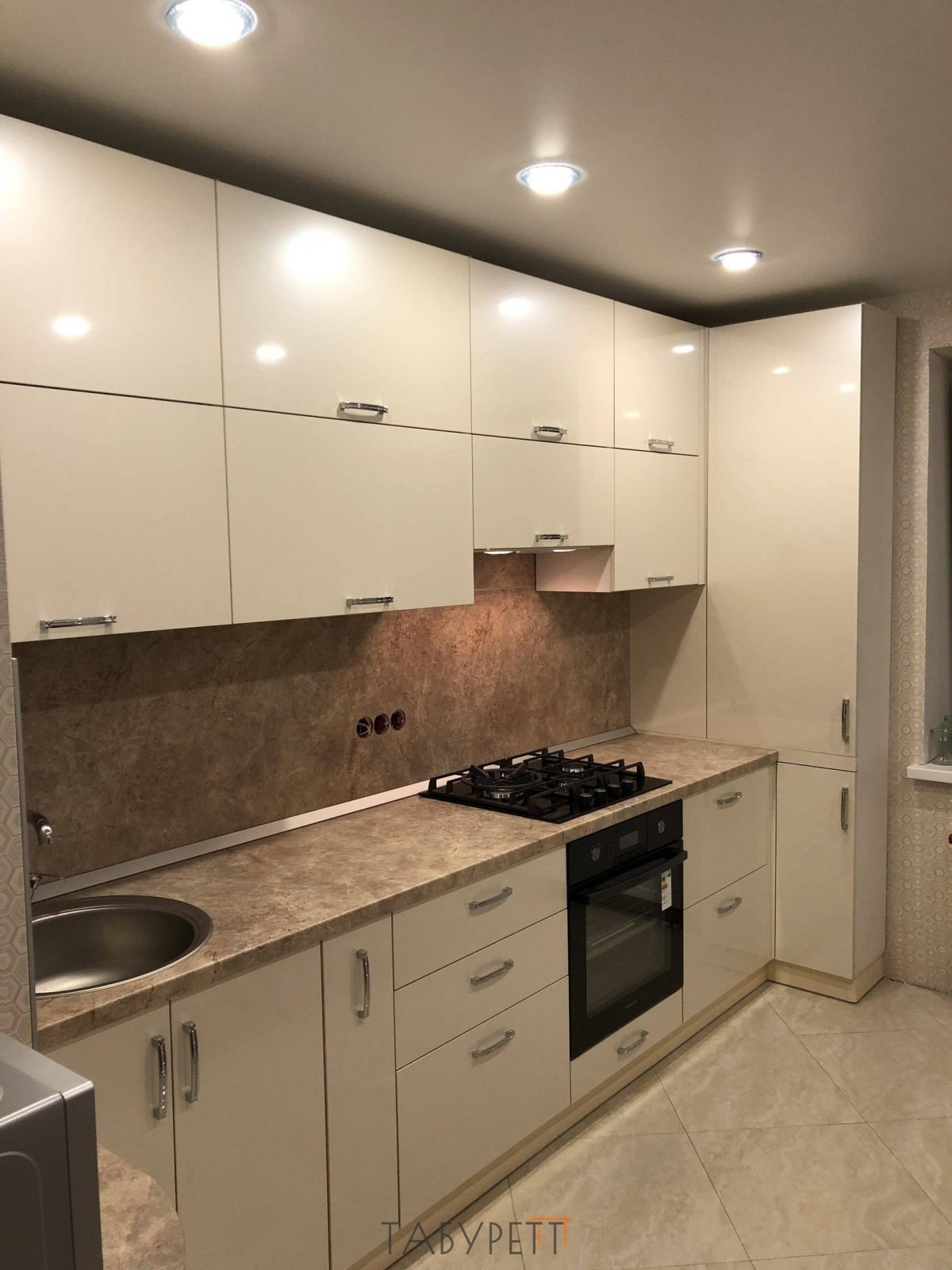 Кухня бежевый глянец