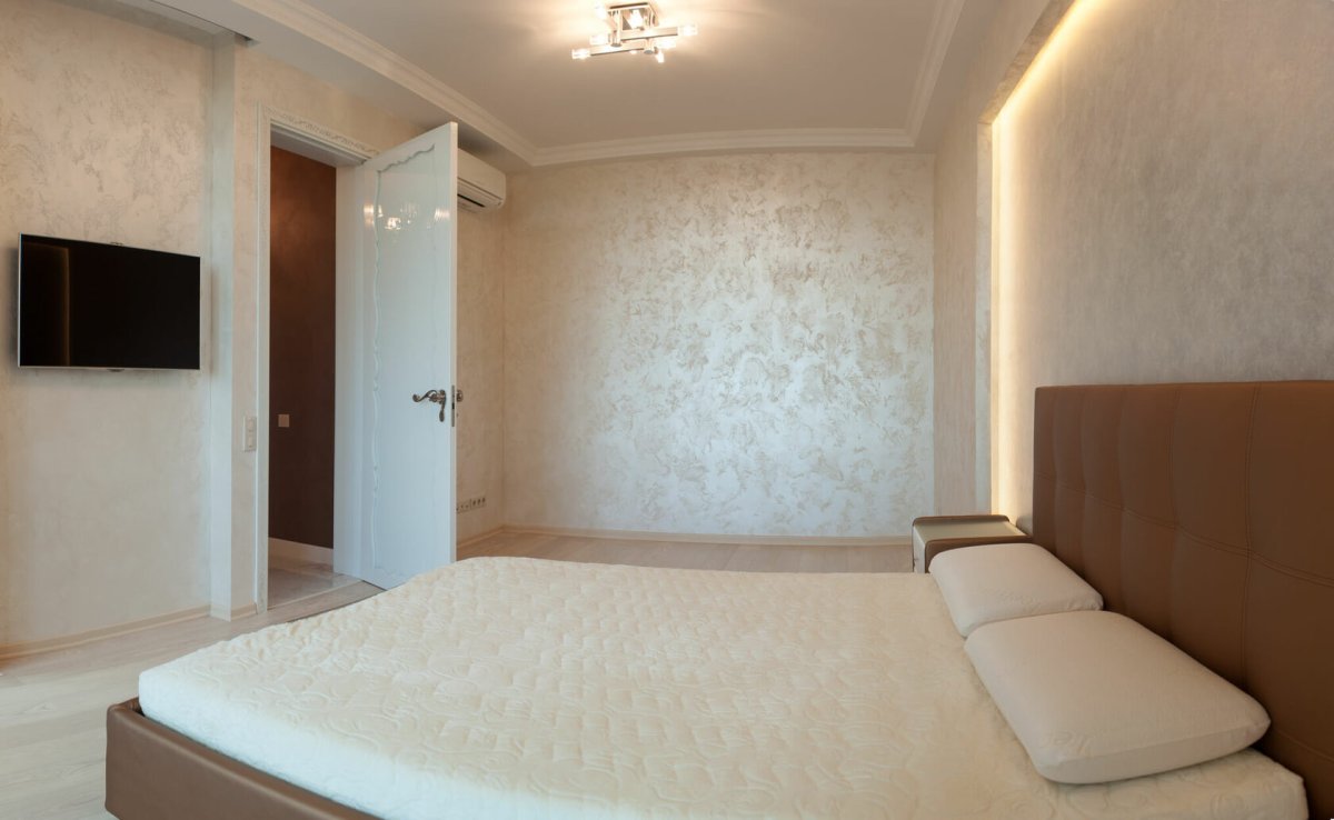 Венецианская штукатурка в спальне