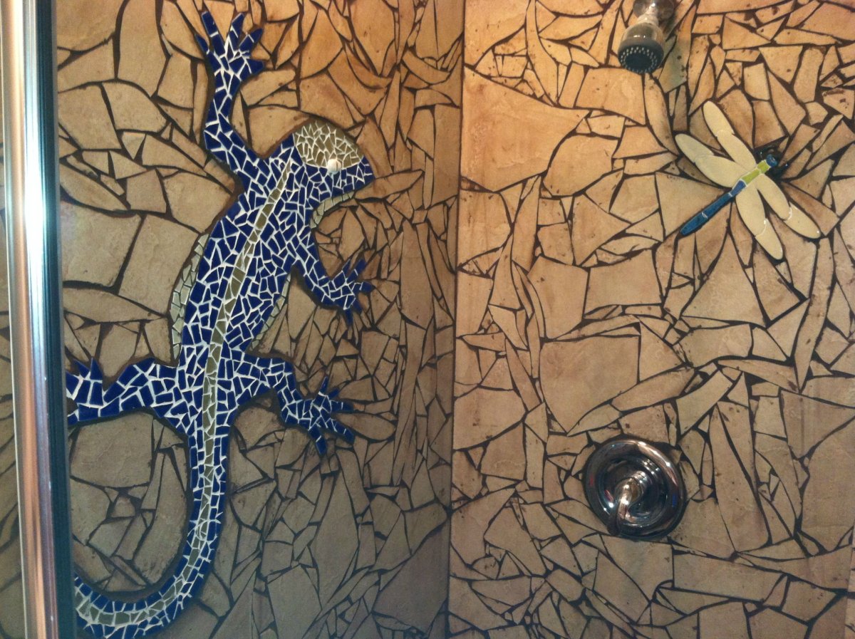 Мозаика из осколков плитки