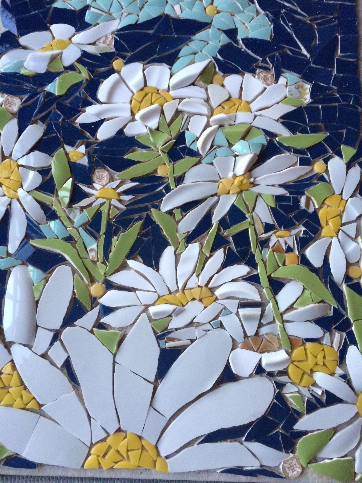 Мозайка из битой плтики