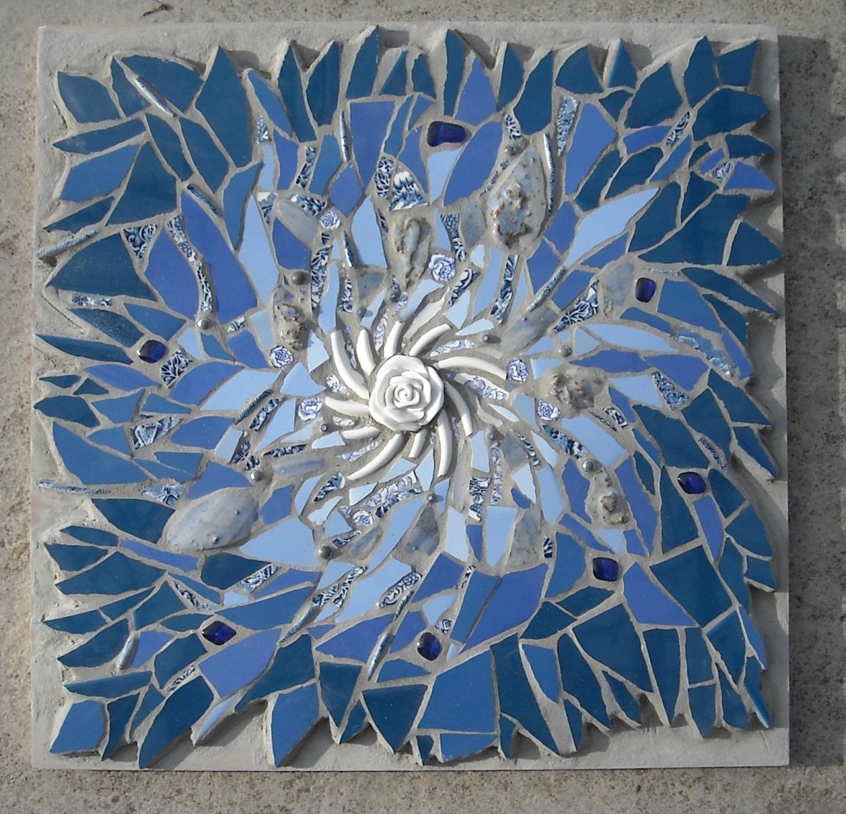 Мозайка из битой плитки