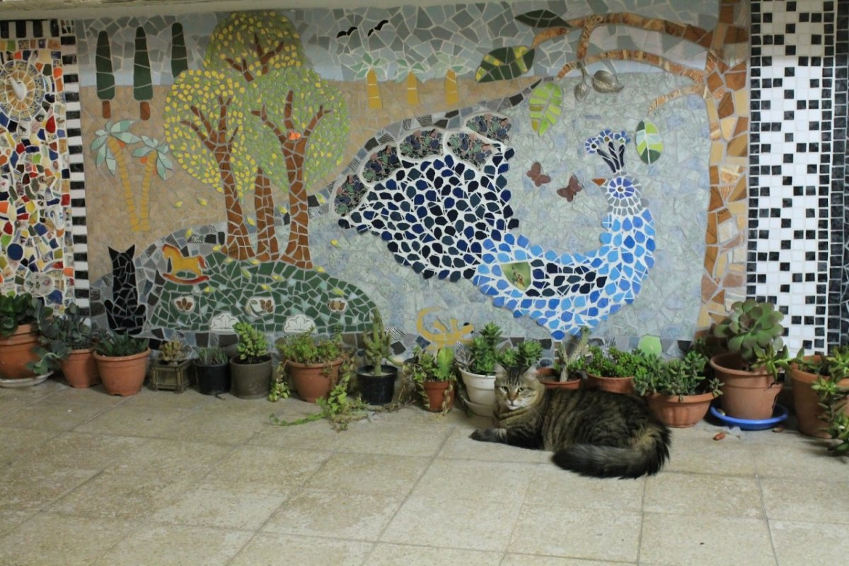 Панно из битой плитки на стену