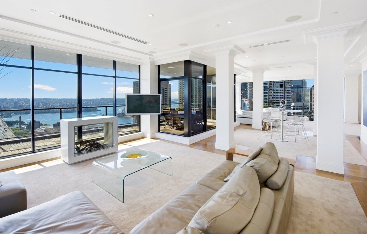 Зал с панорамными окнами