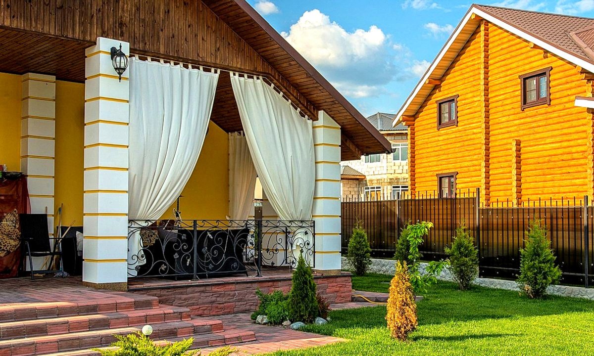 Шторы на открытой веранде