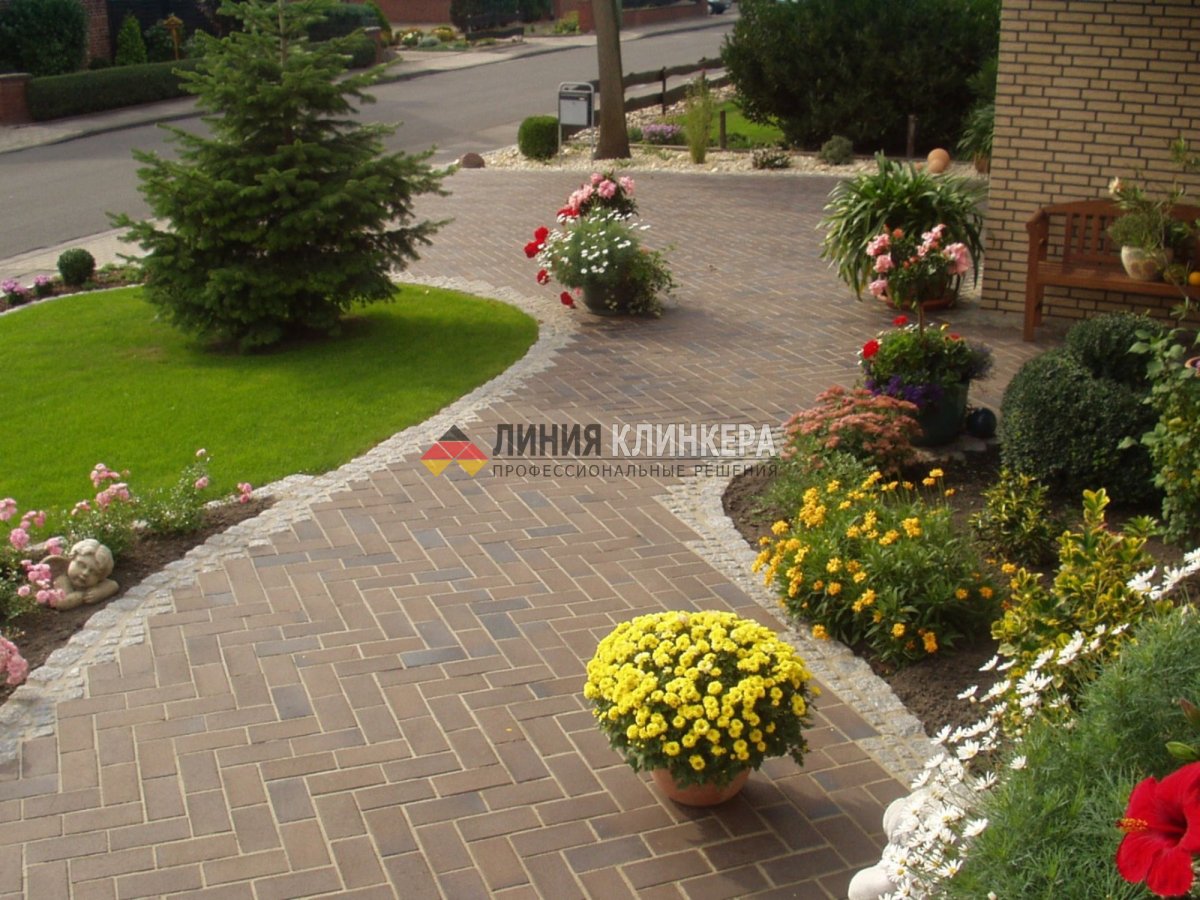 Дорожка перед домом
