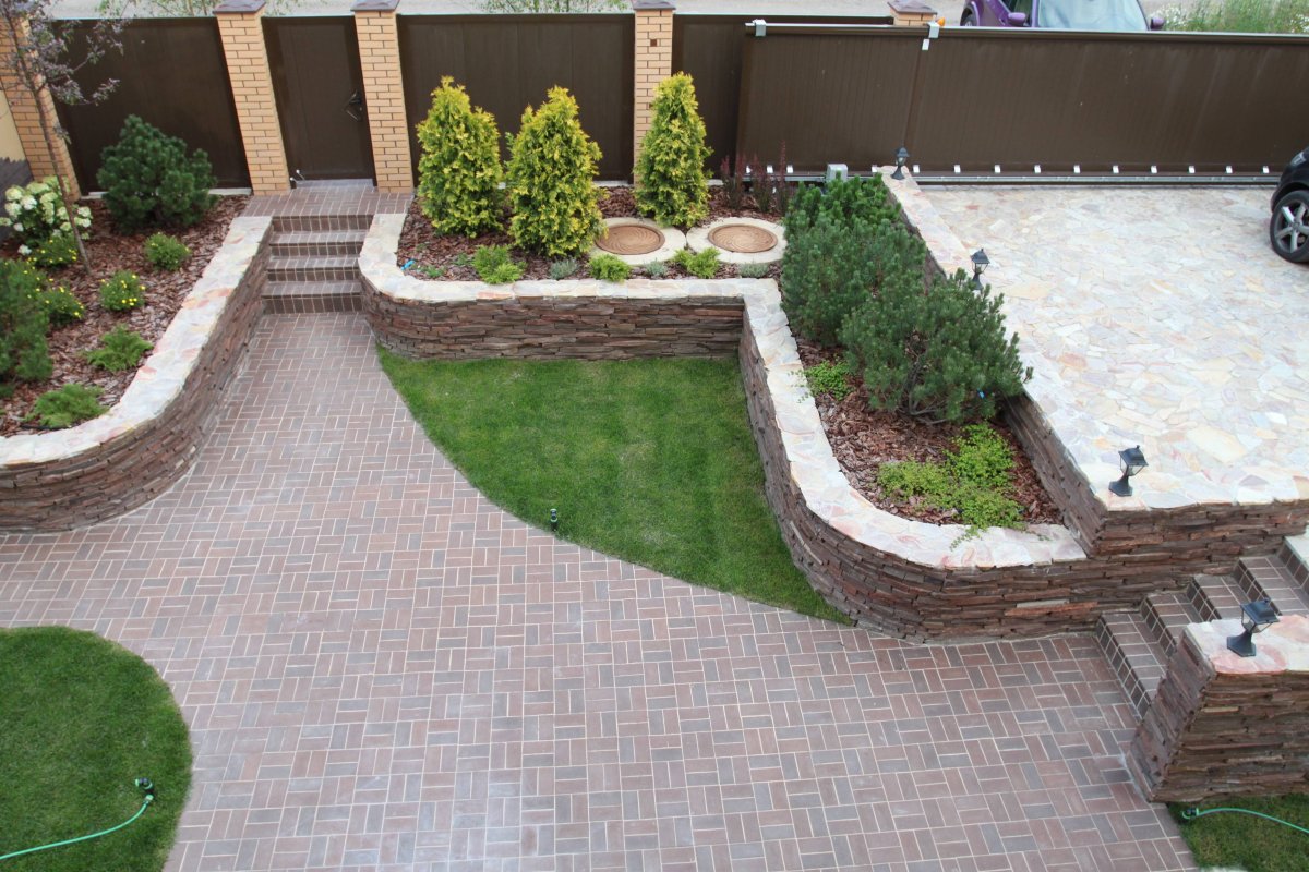 Дорожка перед домом