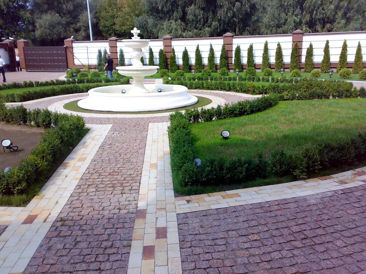 Мощение в сквере