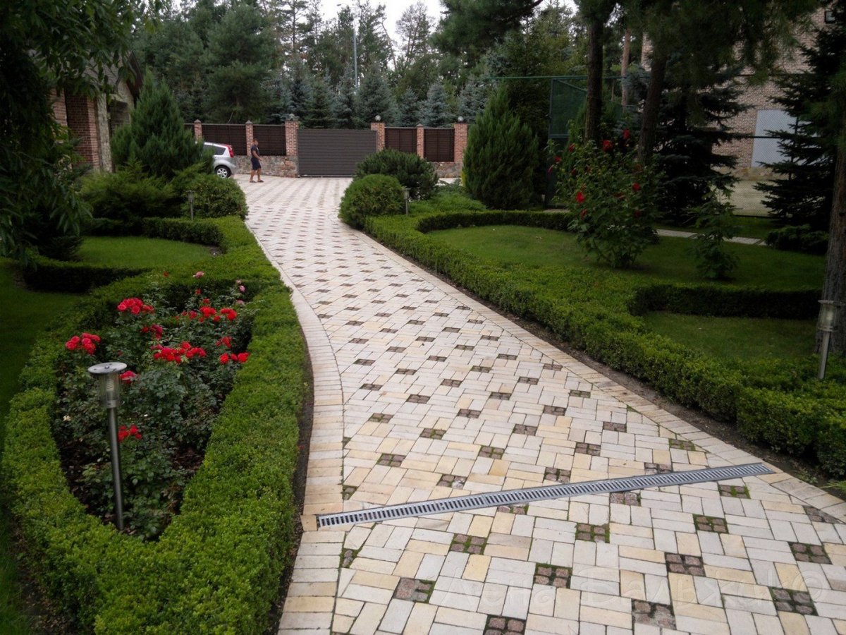 Мощение двора Петергоф