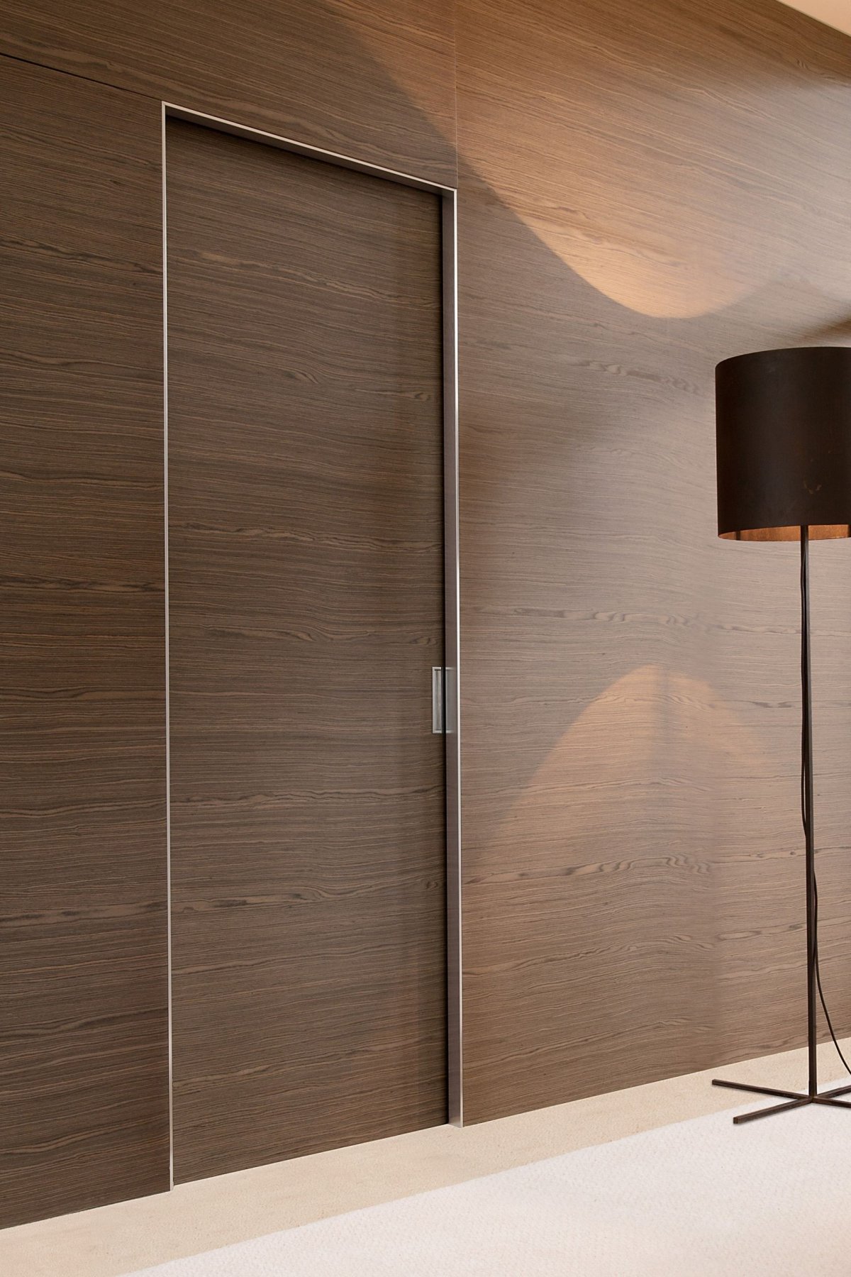 Отделка стен шпоном