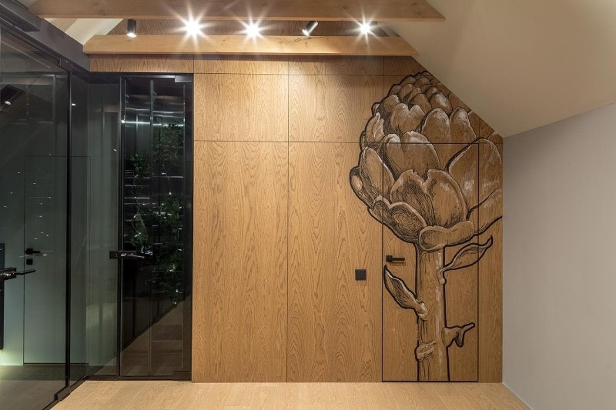 Скрытая дверь в интерьере