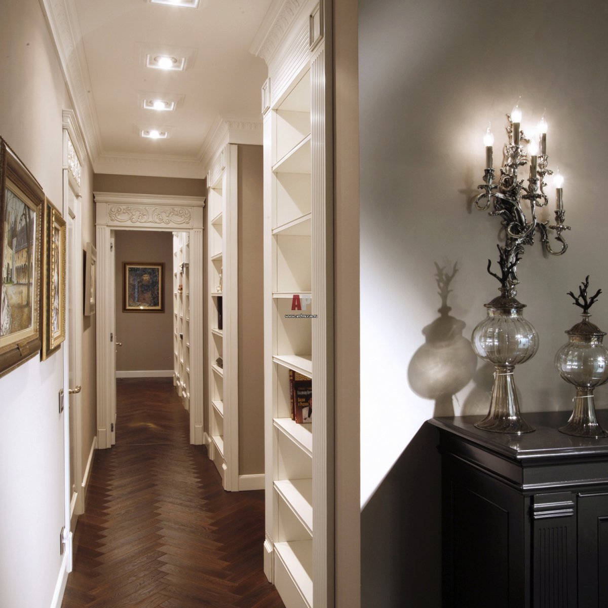 Освещение в узком коридоре