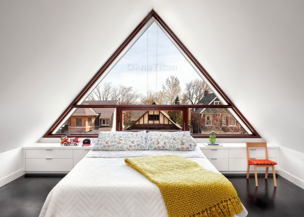 Треугольное мансардное окно