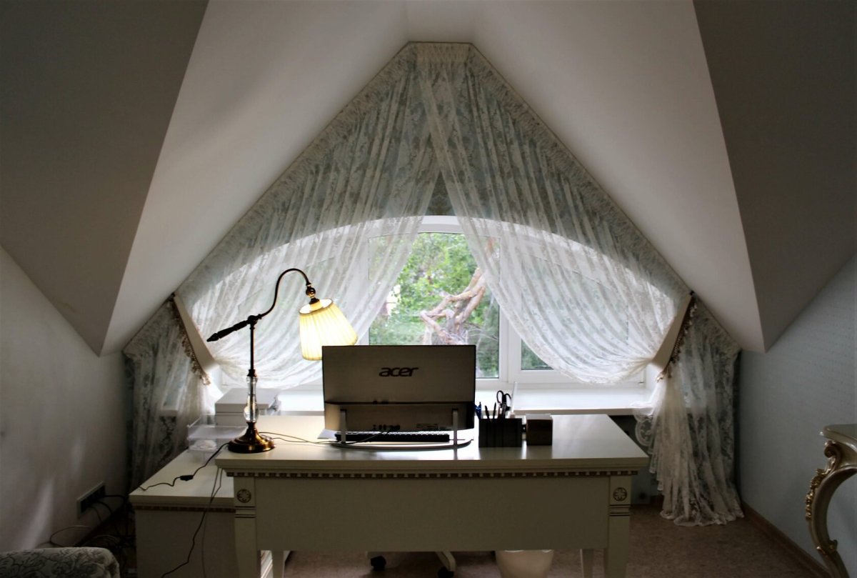 Шторы на мансарде