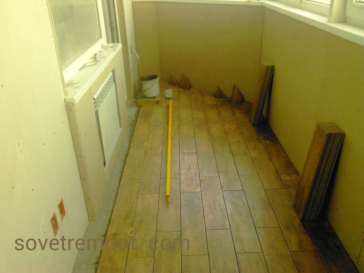 Кафель на полу на лоджию