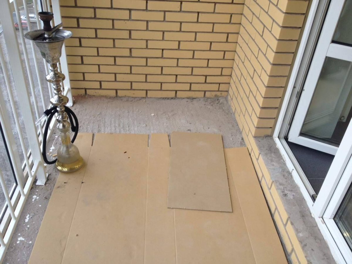 Отделка пола на балконе