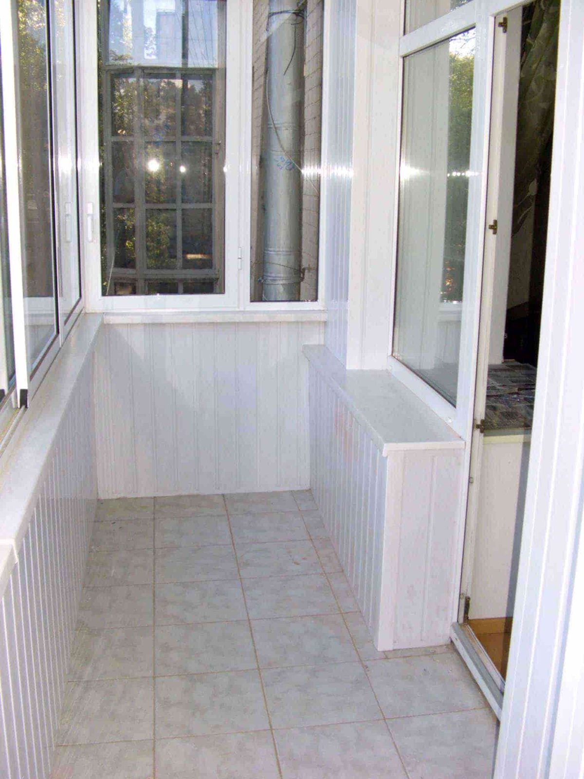 Отделка балкона плиткой